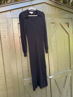 Wyeth V-neck/polo, knit dress.